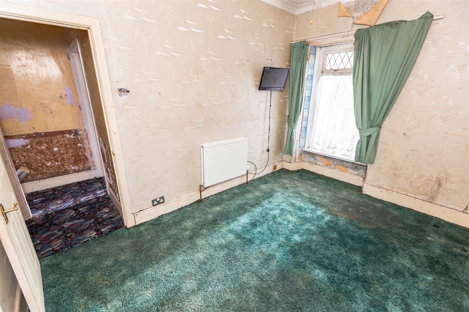 Lakefield Road, Llanelli, SA15 2UE